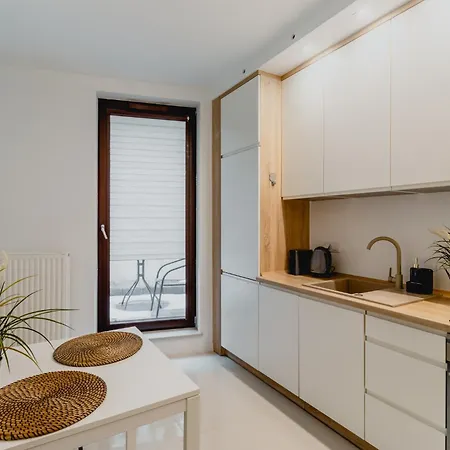 Apartment - Great Location-cozy With Balcony - Towarowa