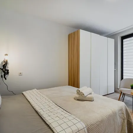 Apartment - Great Location-cozy With Balcony - Towarowa