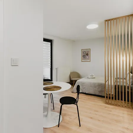 Golden - Modern & Cozy, Towarowa Street ワルシャワ