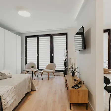 Golden - Modern & Cozy, Towarowa Street